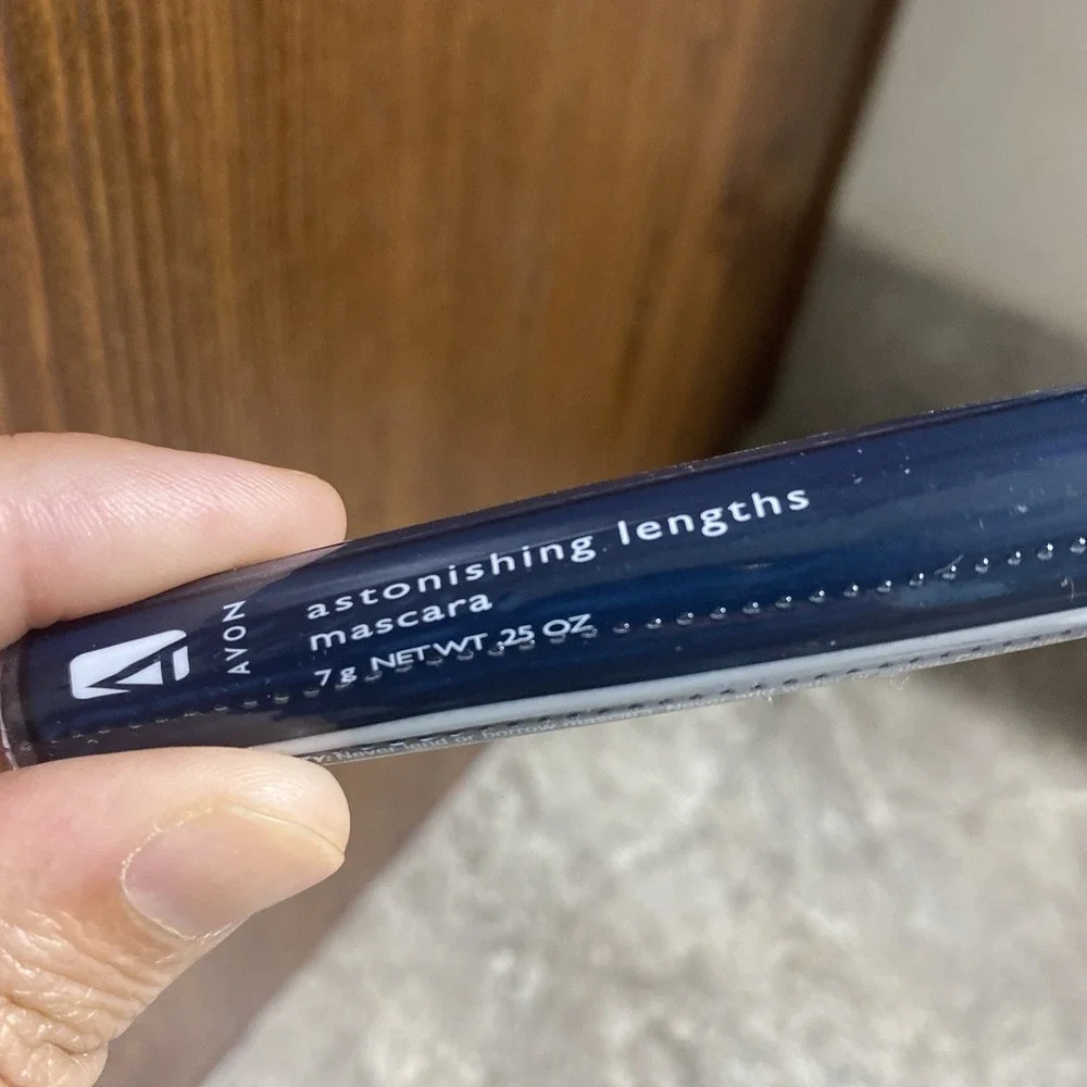 New‎ Avon Astonishing lengths mascara - Brown Black, Sealed Full Size